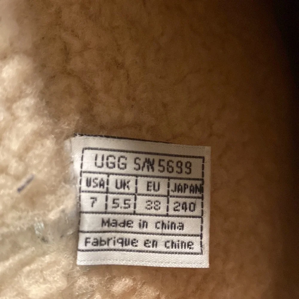 Ugg Shearling Rain Boot in Matte Gold Size 7 in EUC